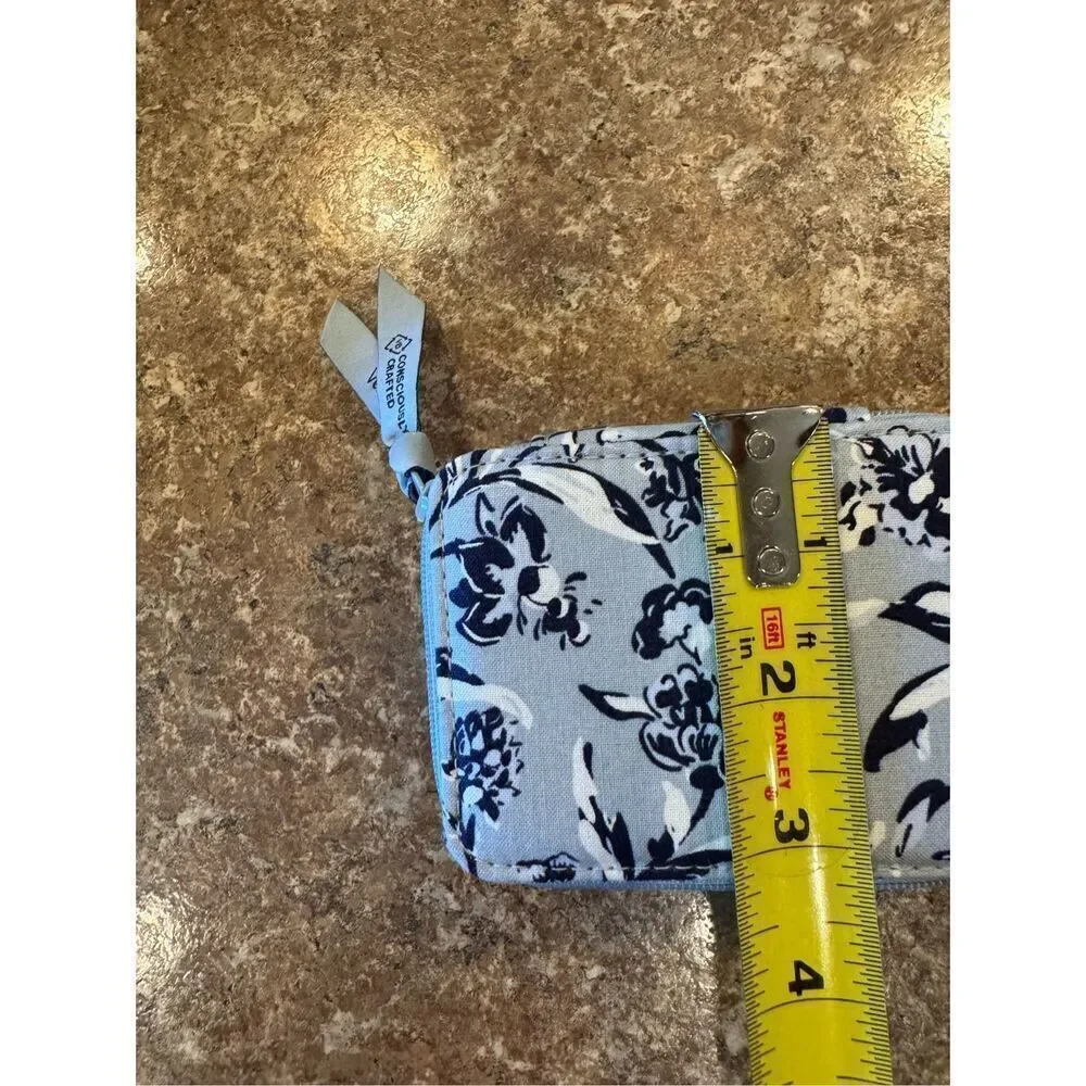 Woman’s new Vera Bradley pill box/keeper